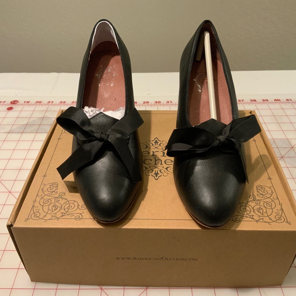 American Duchess 1950s Style Pumps:  Hazel, Black, Size 7.5
